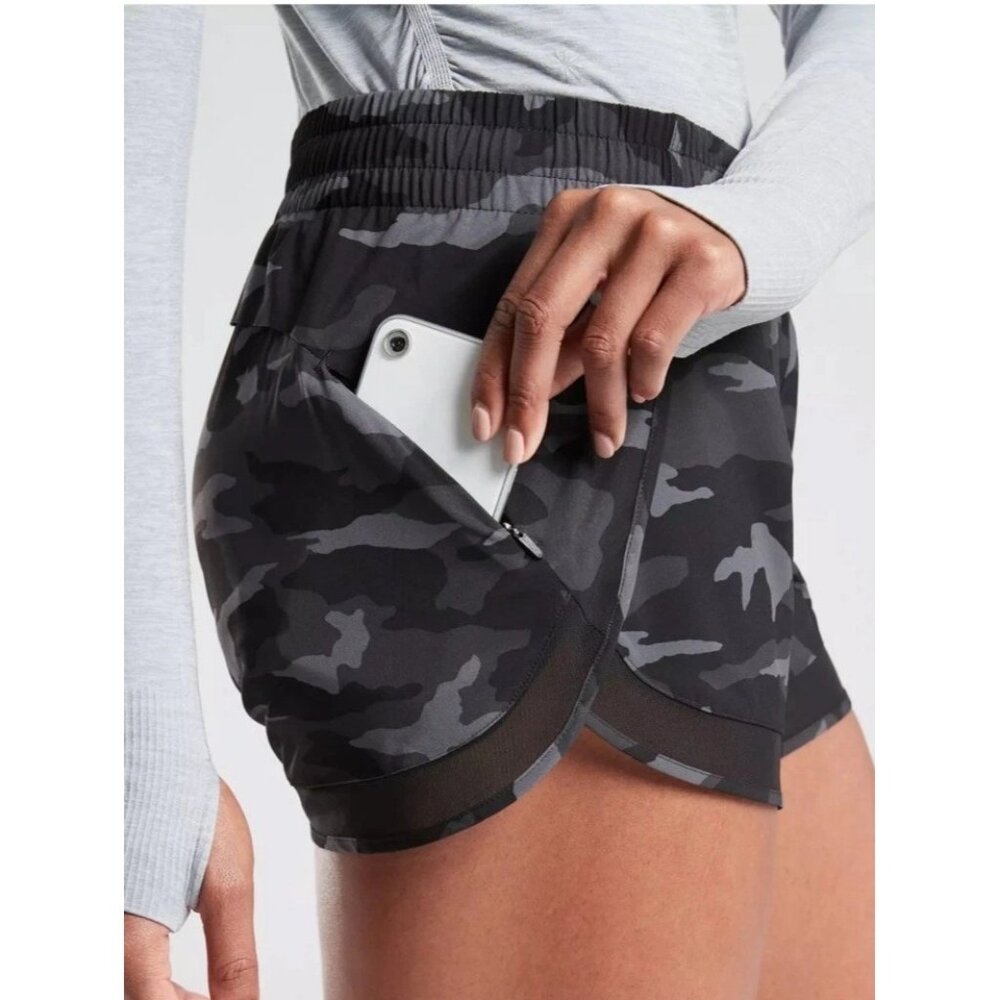 size M Athleta printed mesh racer run shorts 4"‎ running black camo